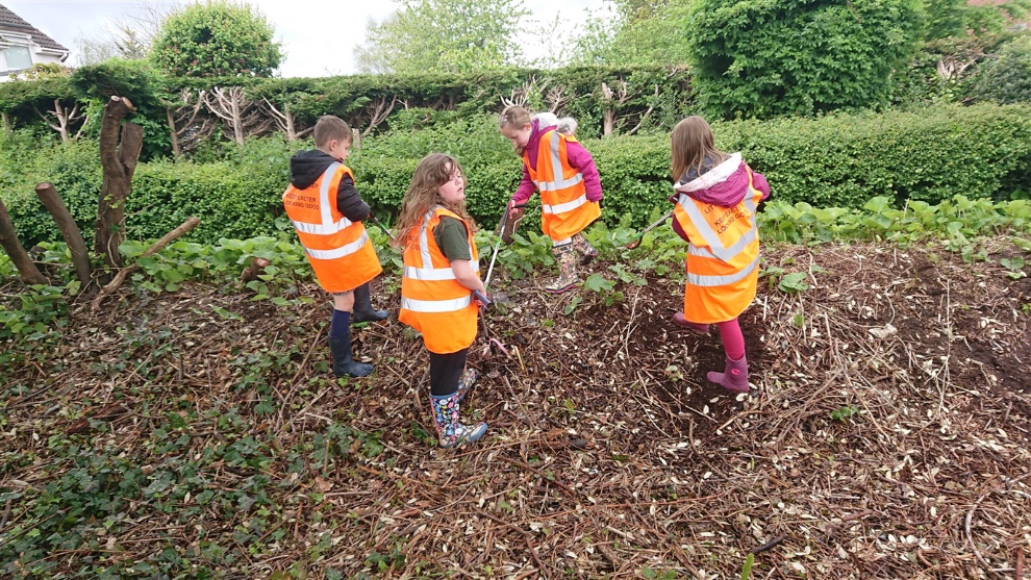 Young litter pickers described as “environmental champions” The